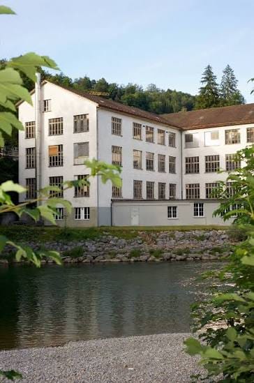 Der Fluss gleich hinter dem Haus